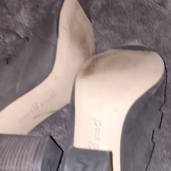 Shoes - Picture 4 of 5